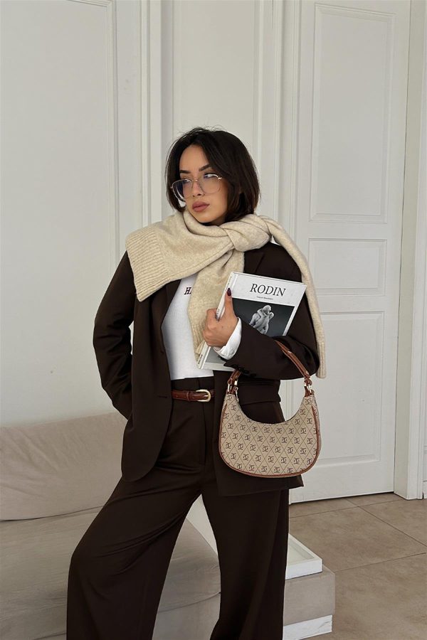 Chic Crescent Shoulder Bag - Image 5