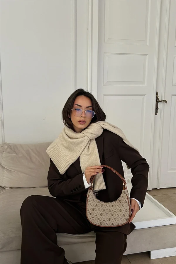 Chic Crescent Shoulder Bag - Image 9