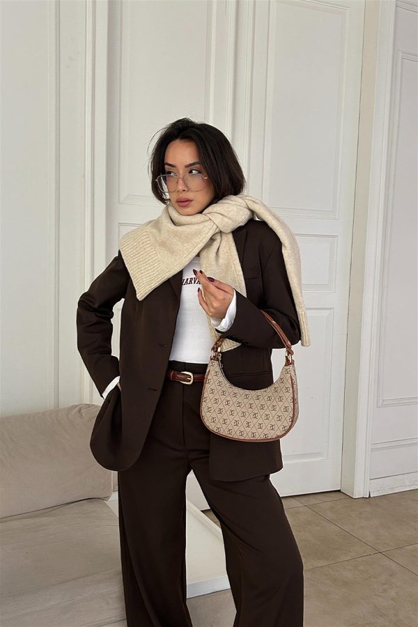 Chic Crescent Shoulder Bag - Image 4