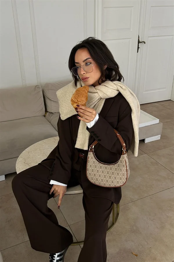 Chic Crescent Shoulder Bag - Image 10