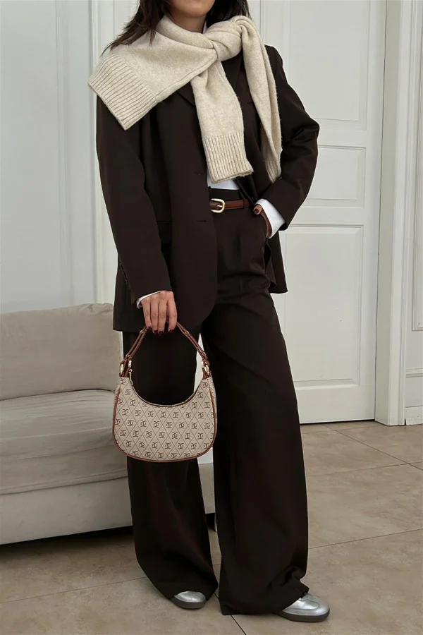 Chic Crescent Shoulder Bag - Image 6
