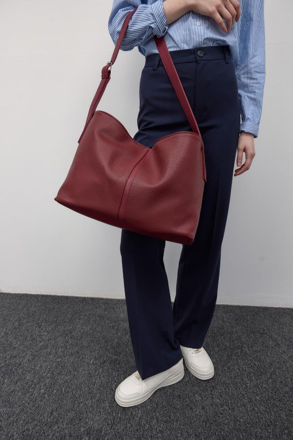 Chic Maroon Handbag - Image 4