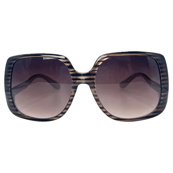 Glamorous Eyewear for the Fashion Maverick - Image 3