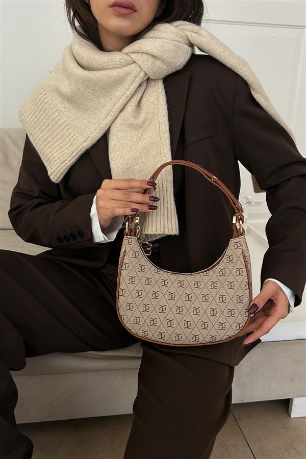 Chic Crescent Shoulder Bag - Image 3
